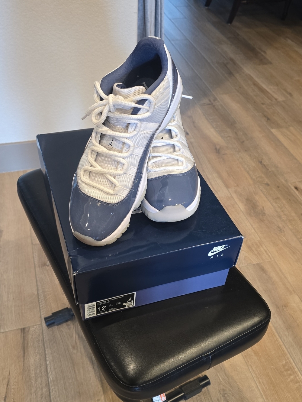 Nike Men's White and Navy Patent Low-Top Sneakers